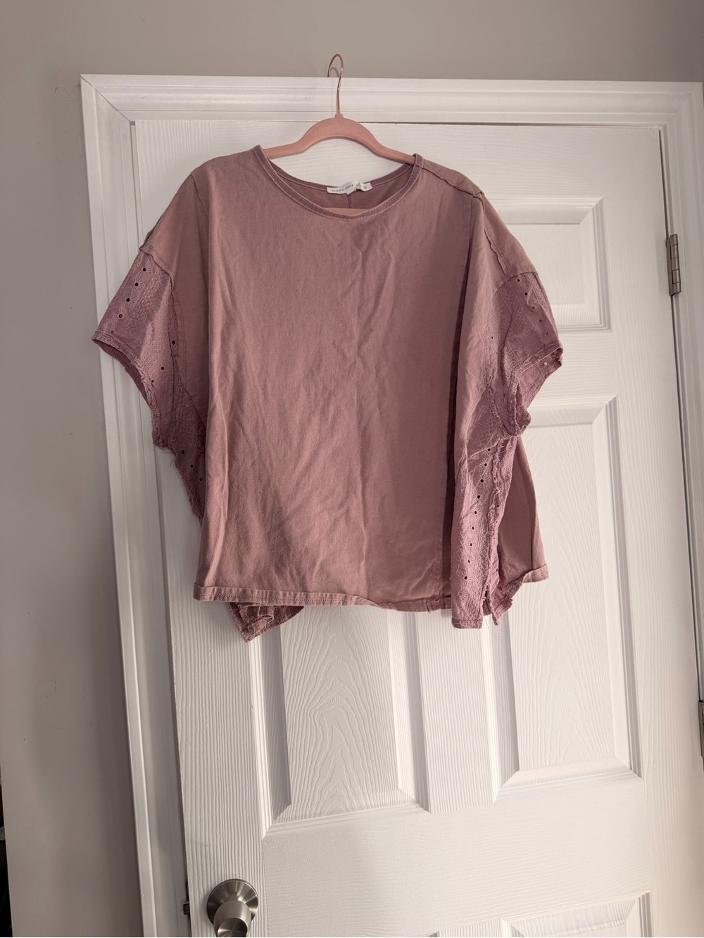 Altar'd State Mauve Eyelet-Sleeve Short Sleeve Tee